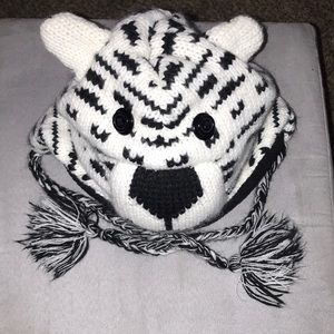 Adorable Childs tiger/animal hat. Button eyes